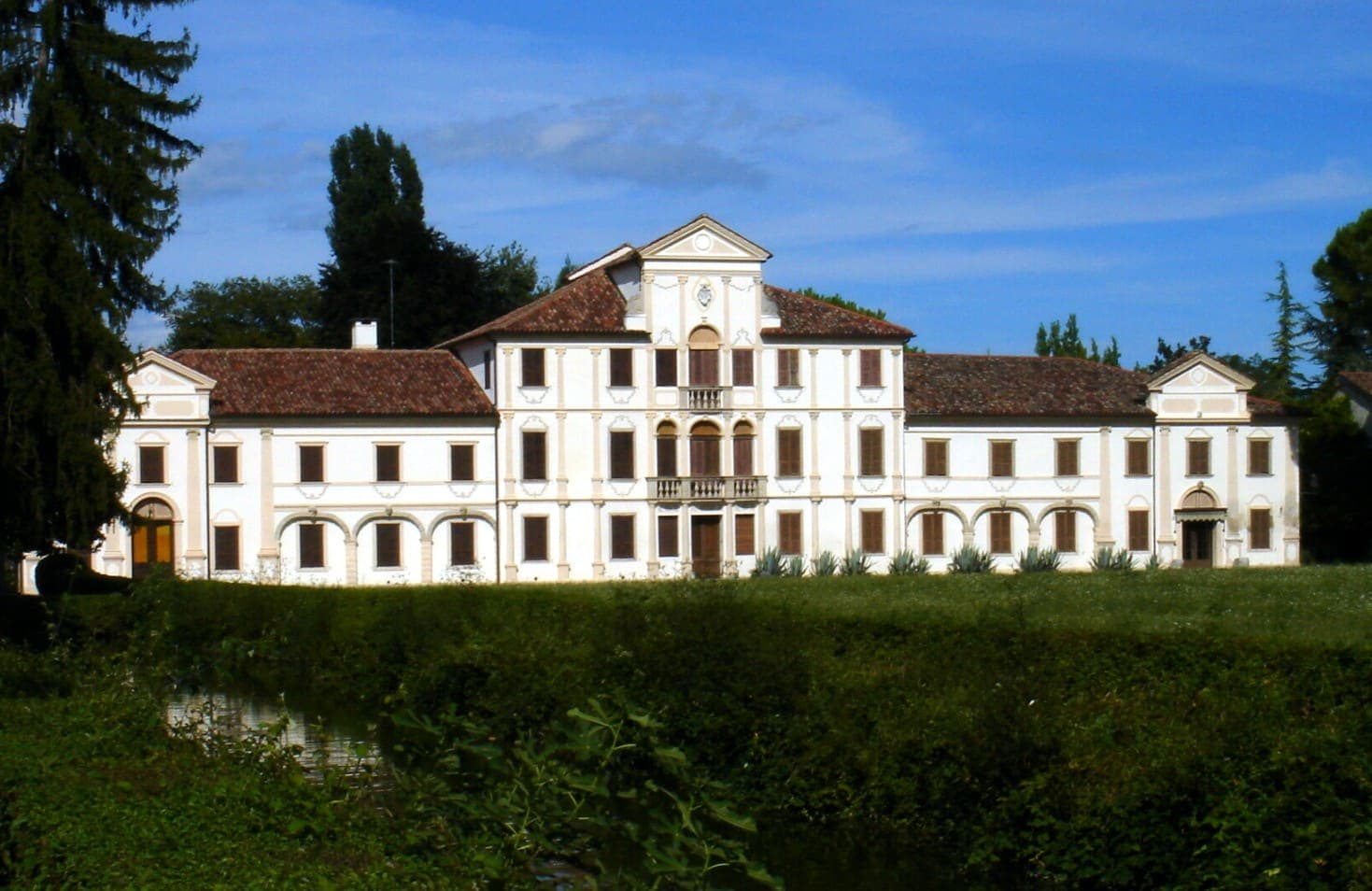 La villa Toderini a Codognè tra gli alberi del parco