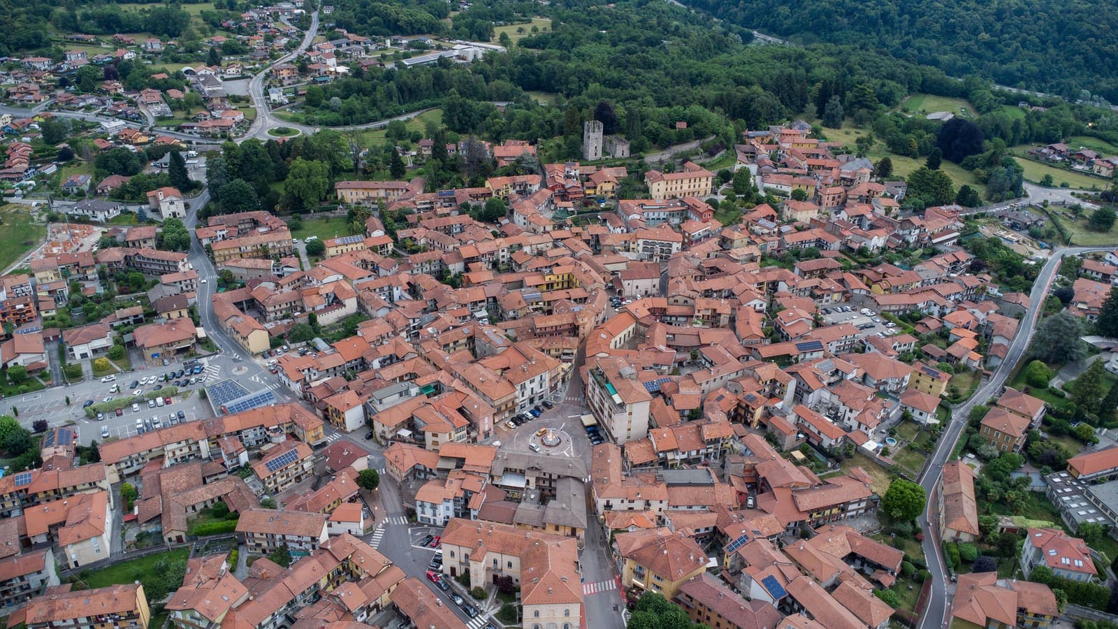 Il centro storico di Invorio visto dall'alto