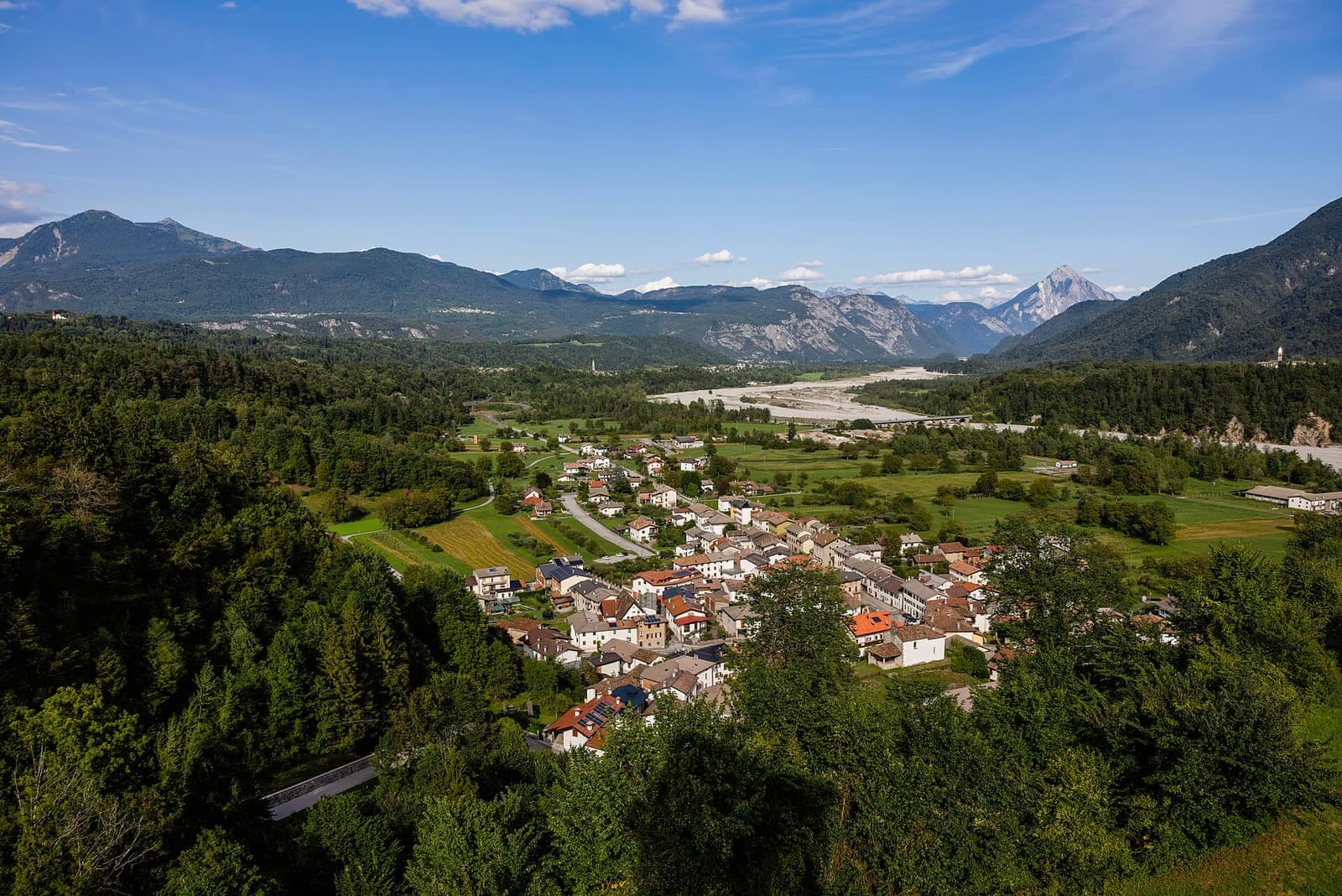 Socchieve e la valle del Tagliamento viste dal campanile della pieve di Castoia