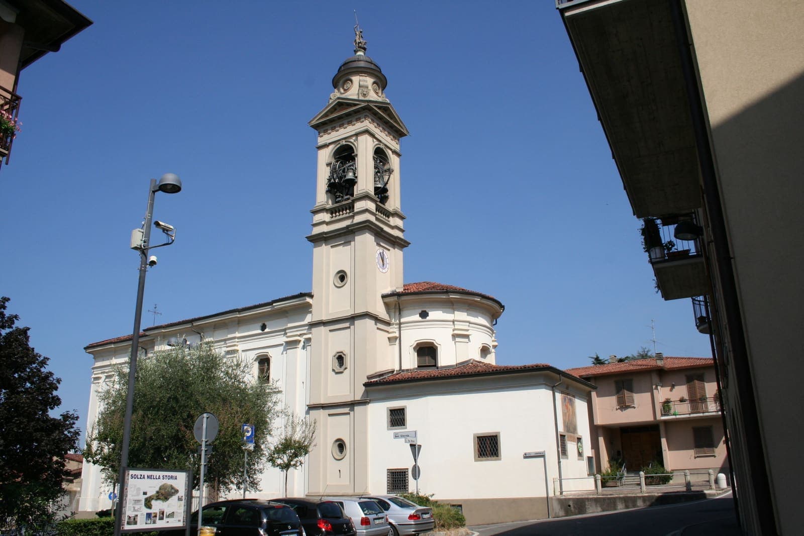 La chiesa di San Giorgio a Solza con il campanile
