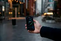 Smartphone che mostra un test di velocità della connessione internet